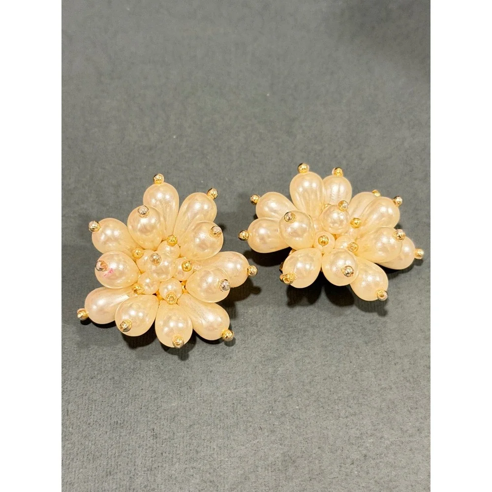 Vontage Large Imitation Pearl Cluster Earrings Cream Gold Tone Clip On Floral 2